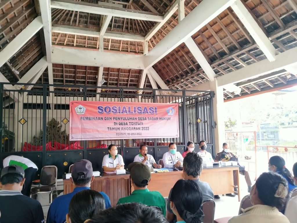 Atensi Sosialisasi Desa Sadar Hukum, Babinsa Klungkung Dorong Masyarakat Sadar Hukum