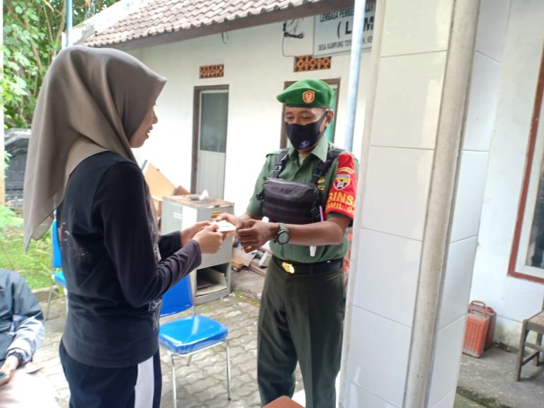 BLT-DD Cair, Babinsa Klungkung Laksanakan Pendampingan