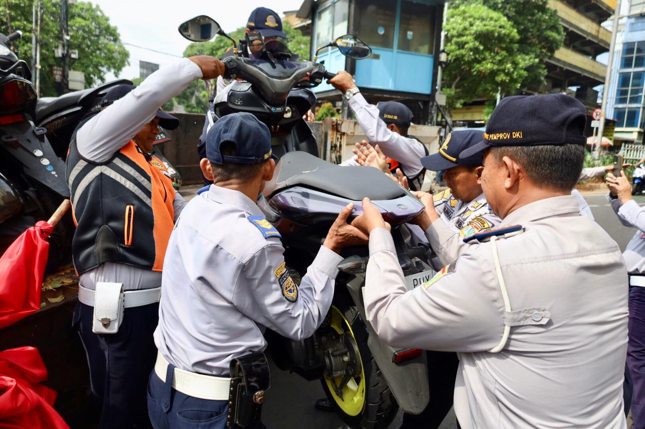 150-personel-gabungan-kembali-tertibkan-pkl-dan-parkir-liar-di-pasar-tanah-abang