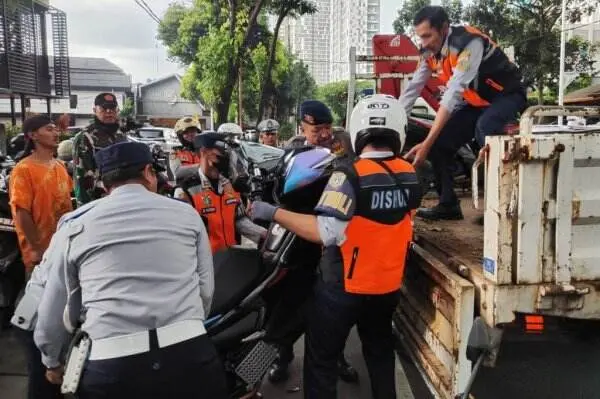 sudinhub_jaksel_tertibkan_kendaraan_bermotor